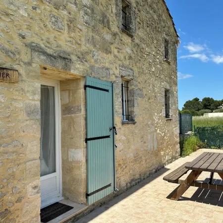 Uzès : l'Olivier Apartment in a Farmhouse 10 Minutes' Walk from the Town Center