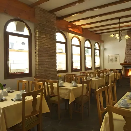 Acropole Delphi City Hotel