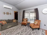 Charming cabin with WiFi and AC in delightful Belton Hotels in Belton