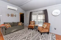 Charming cabin with WiFi and AC in delightful Belton