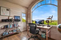 Heated Pool and Mountain Views - Stunning Musical Oasis Escape Hotels in Greenfield