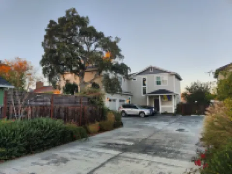 Tranquil Oasis - Private Yard and Serene Setting