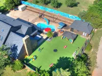 Pool, Hot Tub, Amazing Turf, Games Galore Luxury Villa in OKC