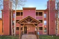 Base 9 B101 Hotels in Warriors Mark