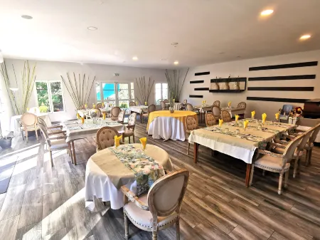 Hotel Restaurant Rose des Pyrénées Отели в г. Кирбажу