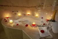 Sol Plaza Hotel - Hot Tub