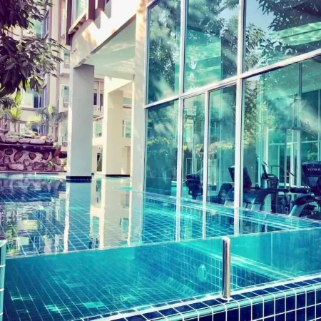 The Lux Ladprao 10