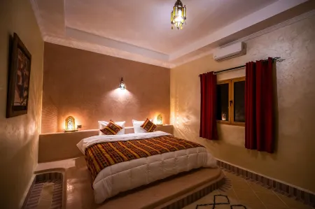 Riad les Jardins de Merzouga Отели в г. Хассилабиед