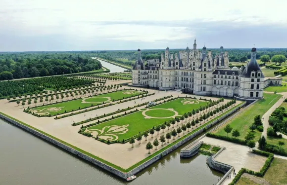 布盧瓦北基里亞德酒店