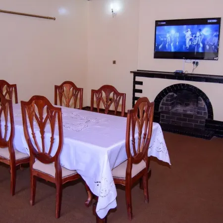 Royal Guest House Отели в г. Хараре