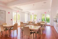 Oyster Bay Boutique Hotel - Parking