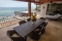 Spectacular 3 Bedroom Penthouse at Croc's Resort & Casino