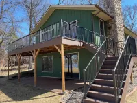 Peaceful home on quiet lake – year round fun!