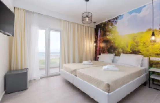 Aqua Luxury Suites by Estia