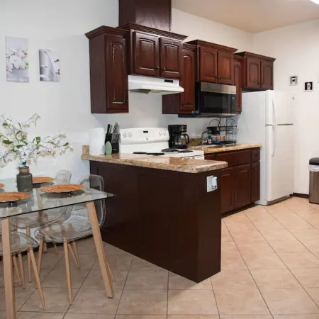 3Bd 2BT Town Suite Minutes Away Medical Center