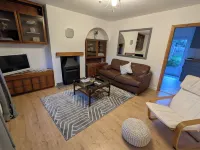 1-Bed Home for 2 Parking Garden & Great Location Hotels in Drakes Broughton and Wadborough