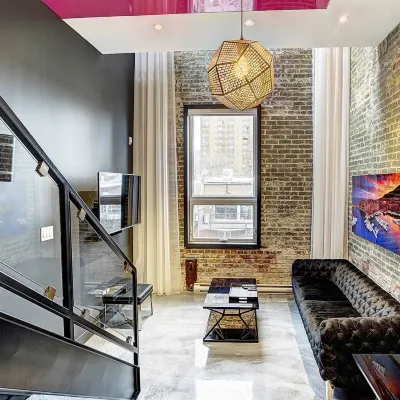 Boutique Lofts Milton Parc by Simplissimmo Hotels near Percival Molson Memorial Stadium