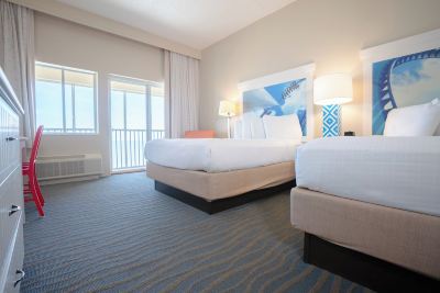 Standard Room, Multiple Beds, Balcony, Lake View Cedar Point Hotel Breakers Photo