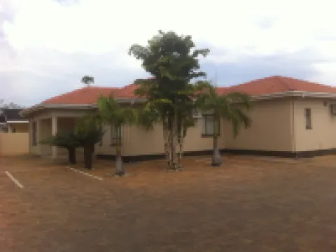 Cycad Palm Guest House Hotéis em Palapye