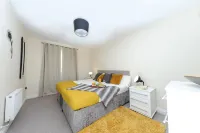 Select Serviced Accommodation - Hunters Wharf