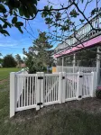 Mermaid & Mare, Downtown Retreat. Hot Tub, Firepit, fenced yard & Pet Friendly!