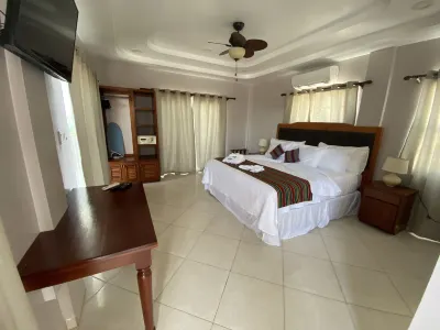 La Isla Resort Hotels in Caye Caulker