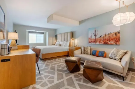 La Quinta Inn & Suites by Wyndham Tempe University, Phoenix Hotels near Sloan Park