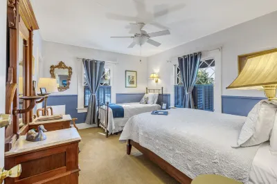 Oak Hill Bed & Breakfast Hotel dekat Music Building