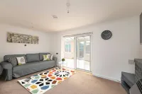 Skyvillion - 3Bed Home W/Grdn for A Family Getaway