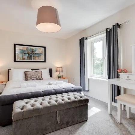 Modern 2 Bedroom Apartment in Popular Jericho !!!