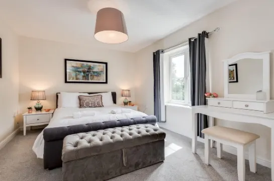 Modern 2 Bedroom Apartment in Popular Jericho !!!