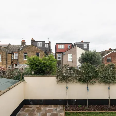 Skyvillion -Vineyard Court- Enfield 1Bed with Balcony