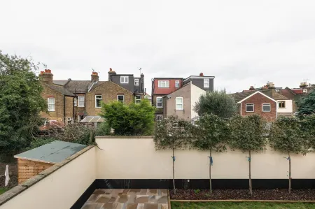 Skyvillion -Vineyard Court- Enfield 1Bed with Balcony