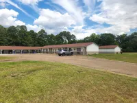 Clear Lakes Inn