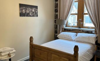 Central Glasgow Apartment - Sleeps 2 & Kitchen