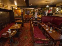 Crown and Trumpet Inn Hotels in Broadway