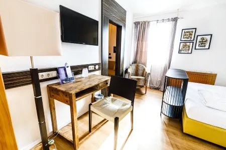 Arthotel Restaurant Pfeffermühle Отели в г. Манхинг