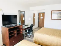 Super 8 by Wyndham Fort Scott Hotels in Fort Scott