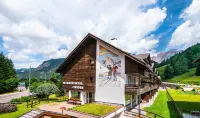Residence Contrin Hotel in zona Funivia Sass Pordoi - Stazione a valle