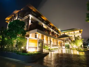 Nadee 10 Resort & Hotel