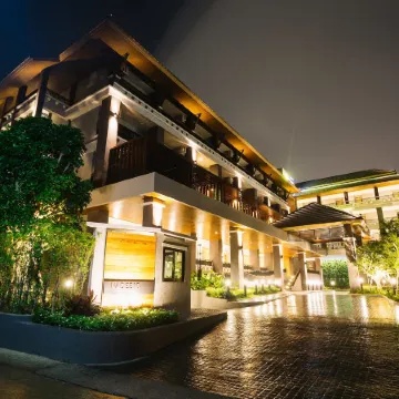 Nadee 10 Resort & Hotel Отели рядом с достопримечательностью «Туек Ком»