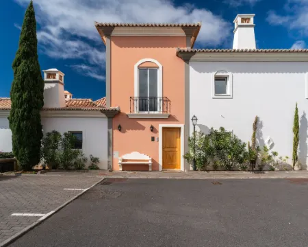 Scenic Apartment - Palheiro Village Hoteles en São Gonçalo