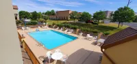 Days Inn by Wyndham Goodlettsville/Nashville - piscina