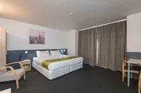 Queen Street Studios Hotels in Richmond