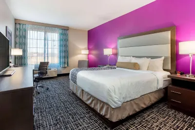 La Quinta Inn & Suites by Wyndham Springfield IL Hotels near Lake Springfield