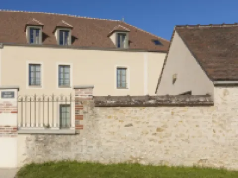 Residence the Originals Demeure des Remparts Hotels in Provins