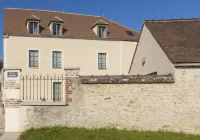 Residence the Originals Demeure des Remparts Hotels near Les Enfants du Dome