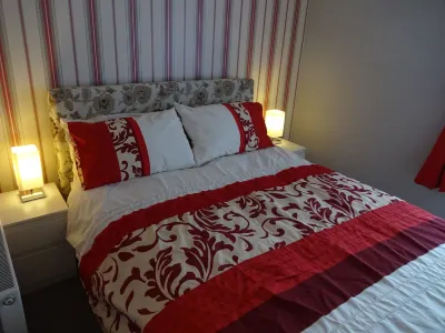 Three B's Rooms Hotels near Living Seas Centre