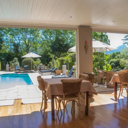 Summit Place Guesthouse Отели рядом с достопримечательностью «Винодельня Groot Constantia»