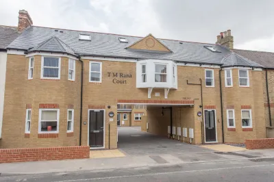 Rana Court Hotels in Cowley